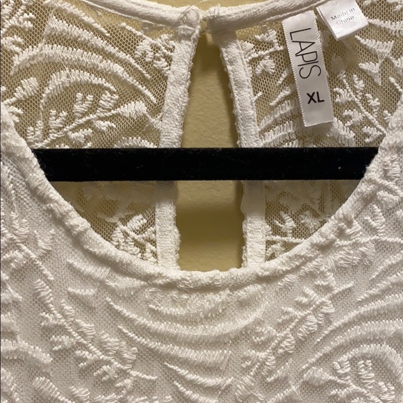 ✨NEW✨LAPIS WHITE FLOWY TOP WITH LACE - Picture 5 of 7
